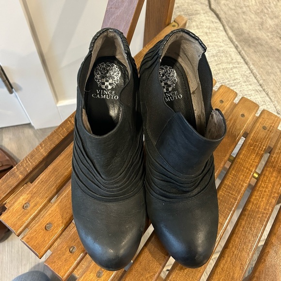 Vince Camuto Bronco Ankle Boots Shoes Womens Black Leather Booties Ruched 8.5 - Picture 6 of 8